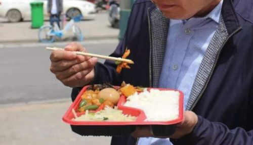 自動售賣盒飯機也來餐飲市場中分一杯羹圖片
